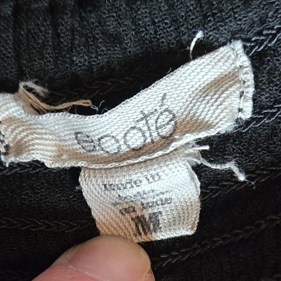 Elegant Black Off-Shoulder Skirt - Picture 6 of 6